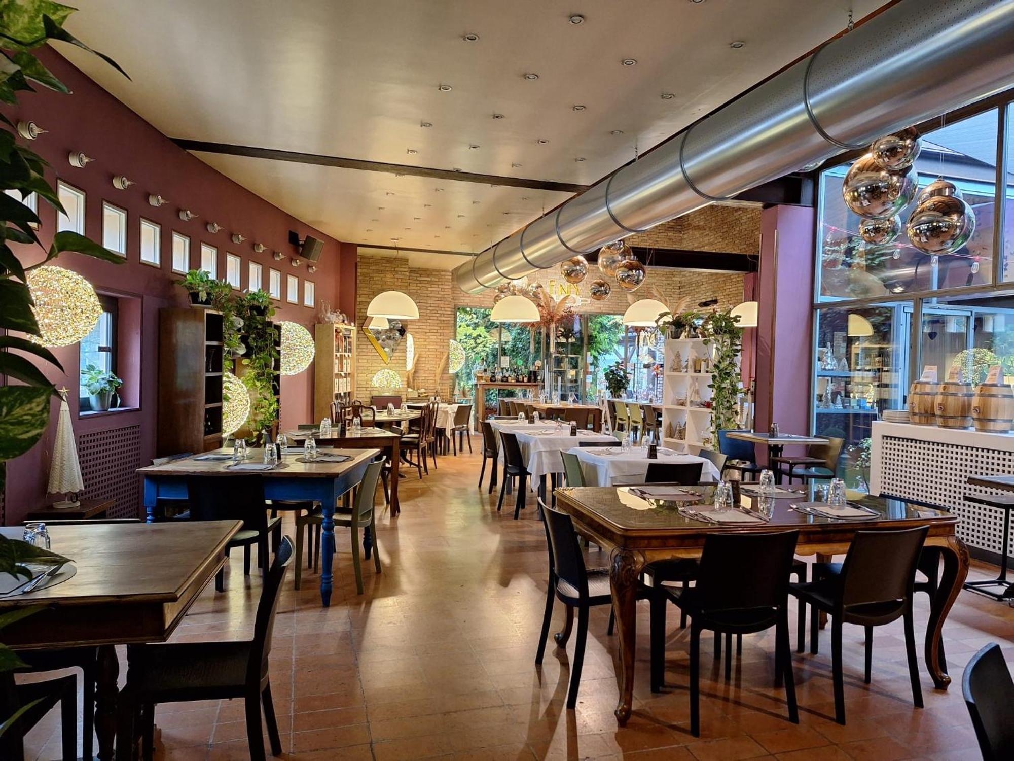 Hotel Tre Ville Парма Екстериор снимка
